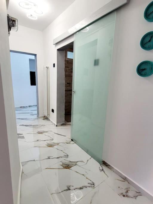 Modern Studio At Unirii Букурещ Екстериор снимка